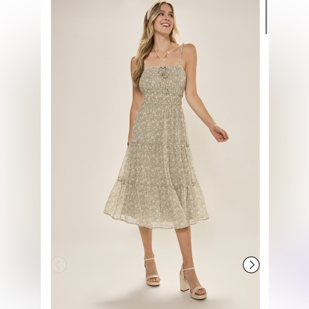 Francesca's Collections Brandy Floral Tiered Midi Dress